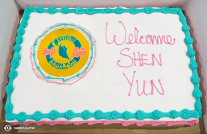 Tymczasem na Rhode Island mili mieszkańcy Providence witają Shen Yun Touring Company, które przybyło do nich z krótką wizytą, na dwa sobotnie występy. (fot. tancerka Helen Li)