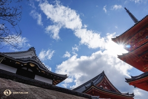 Mieli nawet szansę odwiedzić świątynię Kiyomizu-dera w Kyoto, wzniesioną 1200 lat temu, architektonicznie przypominającą styl chińskiej dynastii Tang. W trakcie najbliższych występów w Japonii, Korei i na Tajwanie widzowie zostaną przeniesieni do czasów owej starożytnej kultury. (fot. Kexin Li)