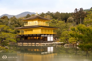 Możliwe, że rozpoznacie ten widok z popularnej tapety w komputerach Apple. A może sami zrobiliście podobne. Świątynia Kinkaku-ji w Kyoto. (fot. wychowany w Japonii, główny tancerz  Kenji Kobayashi)