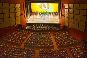 Ten tydzień zaczynamy od Włoch, gdzie Shen Yun World Company rozpoczęło tournée po Europie w roku 2017, z wysprzedaną salą na trzy najbliższe występy w Milanie.