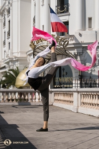 A po drugiej stronie oceanu Shen Yun World Company dało pierwsze w tym roku występy we Francji. Główna tancerka Lily Wang. ( fot. tancerka Stephanie Guo)