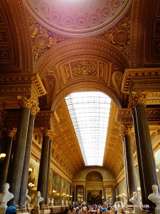 Kolejne ujęcie wnętrza przepięknej architektury Wersalu. (Tony Zhao)