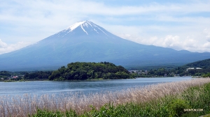 Japonia wydaje się być ulubionym kierunkiem wakacyjnym Shen Yun. Nic dziwnego skoro ma takie genialne widoki jak Fudżi. (fot. tancerka Kexin Li)