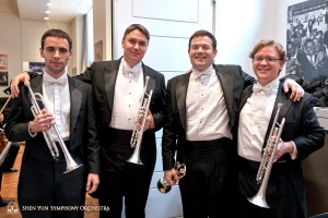 Sekcja trąbek (od lewej): Alexander Antonov, Vladimir Zemtsov, Eric Robins (główny trębacz) i Jimmy Geiger.