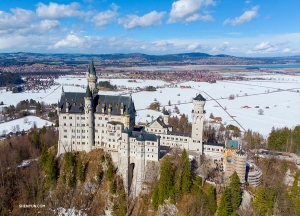 Zamek Neuschwanstein! To znany punkt na historycznej mapie Europy nazywane jest czasami pałacem wróżki. Był inspiracją dla Walta Disneya.
