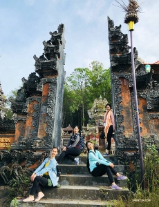Tancerki Diana Teng (od góry zgodnie z ruchem wskazówek zegara), Xindi Cai, Sophie Xie i MC Ashley Wei zafundowały sobie wakacje na Bali, Indonezja