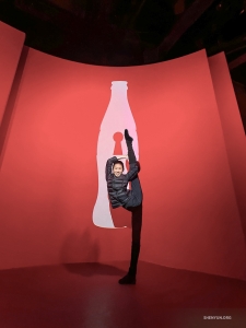 World of Coca-Cola w Atlancie, w stanie Georgia, staje się wybranym celem podróży! To ulubione miejsce, w którym historia The Coca-Cola Company ożywa, ukazując jej globalną podróż. To idealne połączenie edukacji i orzeźwienia w wolnym dniu.