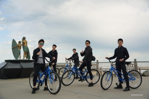 Przejażdżka rowerowa wzdłuż promenady w Virginia Beach oferuje jeszcze więcej atrakcji... 