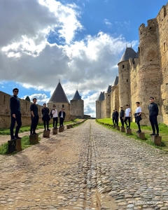 
Tancerze pełnią wartę w Cité de Carcassonne, średniowiecznej cytadeli wpisanej na listę światowego dziedzictwa UNESCO, położonej we francuskim mieście Carcassonne.
